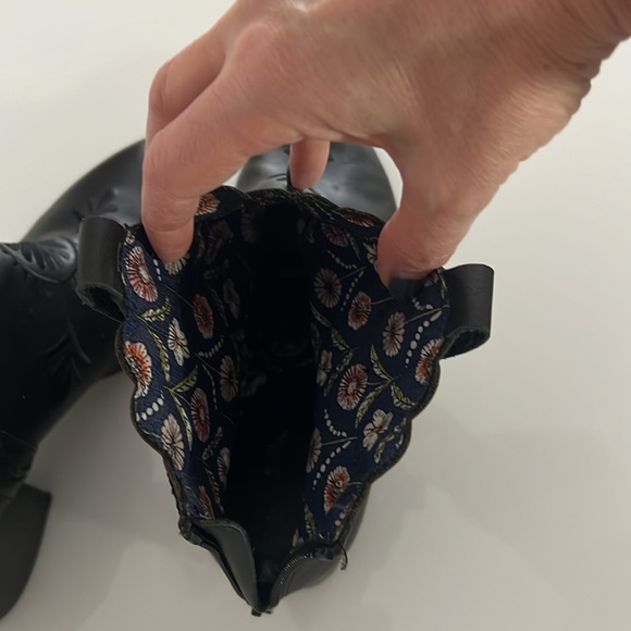 Seyschelles Black Leather embroidered western style booties - Picture 15 of 15